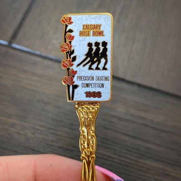 Vintage | 1988 Calgary Rose Bowl Collector Spoon #28 - Picture 2 of 3
